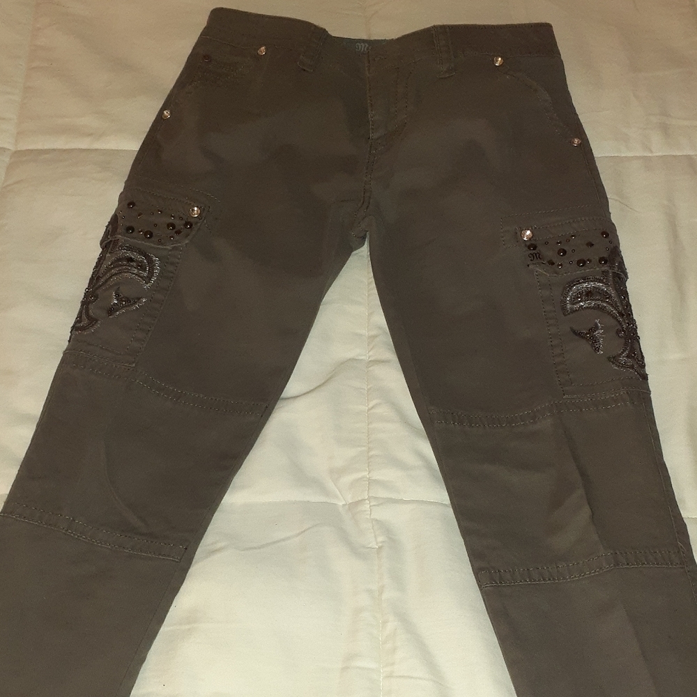 NWOT Gorgeous Miss Me Cargo Style Studds Jeans 27